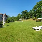 Peaceful Getaway In Holiday home